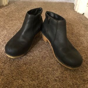 Women’s size 11 (42 eu) Dansko ankle boot